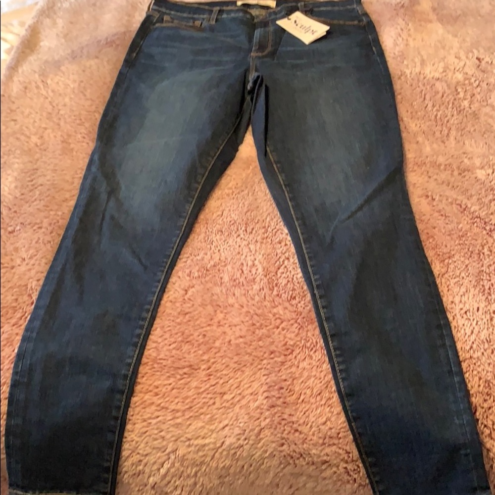 New with tags Gap jeans 33 Tall